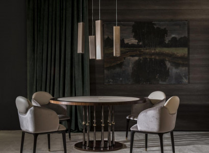 Klasický kulatý jídelní stůl barokní rokokové italské