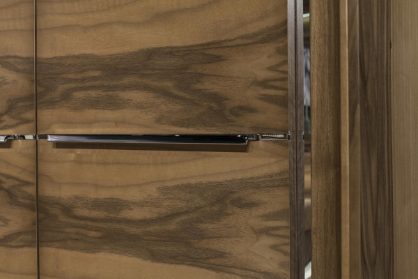 Luxusní skříň 277 cm se 6 dveřmi a velkým úložným prostorem