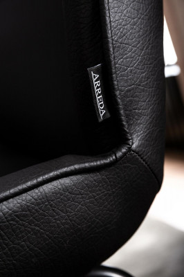 Černé moderní houpací křeslo loftového nábytku