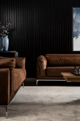 Sofa pro tři osoby s měkkým vzhledem hnědého sametu