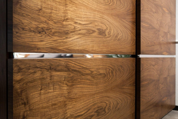 Velká skříň s posuvnými dveřmi hnědá 265cm