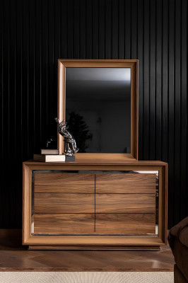 Kompletní ložnicový set se skříní, nočními stolky a postelí 5 ks.