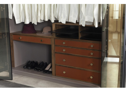 Projekt průhledné skříně s posuvnými dveřmi