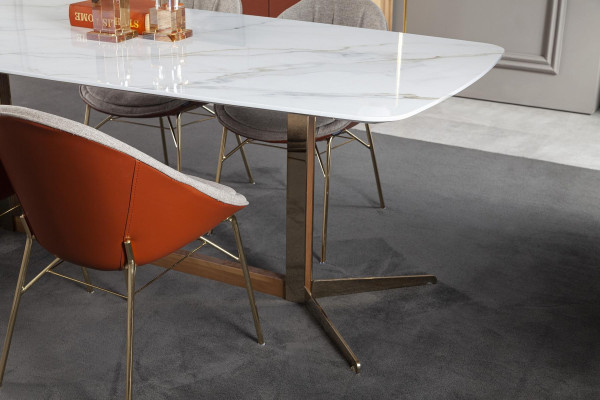 Luxusní jídelní stůl italského designu se 4 židlemi