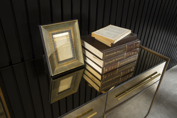 Mobilní boční konzola Specchio Armadio Lowboard se zrcadlovými fronty