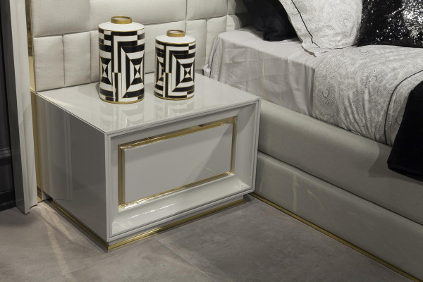 Möbel do ložnice postel noční stolky bílé zlaté sady postelí 4 kusy