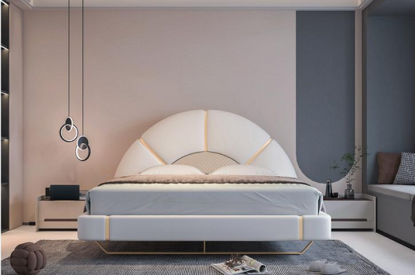 Luxuriöses Bett mit goldenen Akzenten, modernes Design, halbkreisförmiges Kopfteil des Schlafzimmers