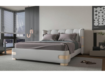 Luxusní šedá postel se zlatými akcenty, čalouněné čelo moderní ložnice