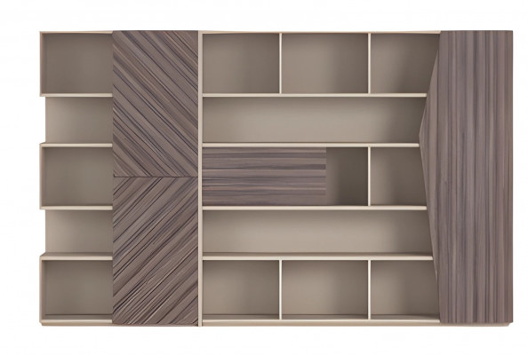 Moderní regálový systém v béžovo-hnědé barvě s dřevěným efektem, otevřená skříň se zásuvkami