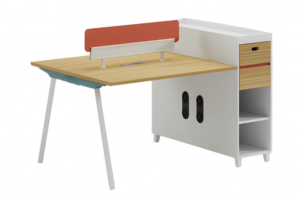 Dřevěný stůl s opěrkou, úložným prostorem a policemi, moderní design