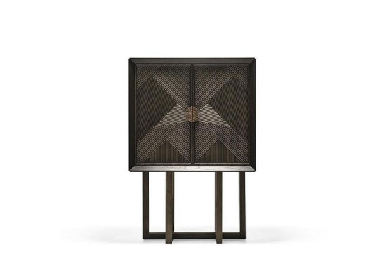 Braune Holzvitrine Elegant Stilvoll Für Wohnraum Präsentation