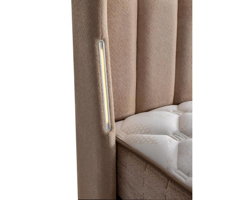 Elegantes braunes Bett mit Matratze aus Textil und Holz