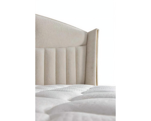 Elegantes Bett mit Matratze in Beige aus Textil und Holz