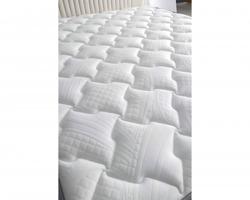 Elegantes Bett mit Matratze in Beige aus Textil und Holz