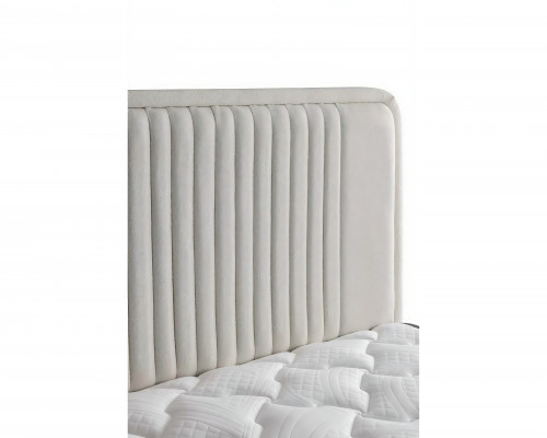 Elegantes Bett mit Matratze in Beige aus Textil und Holz