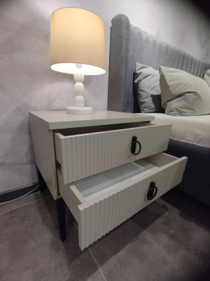 Exklusive Designer Nachttisch Hochwertiges Material und Luxuriöses Aussehen