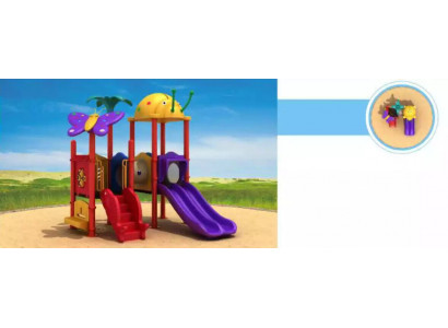 Kinderspielplatz mit Rutsche und Schaukeln	