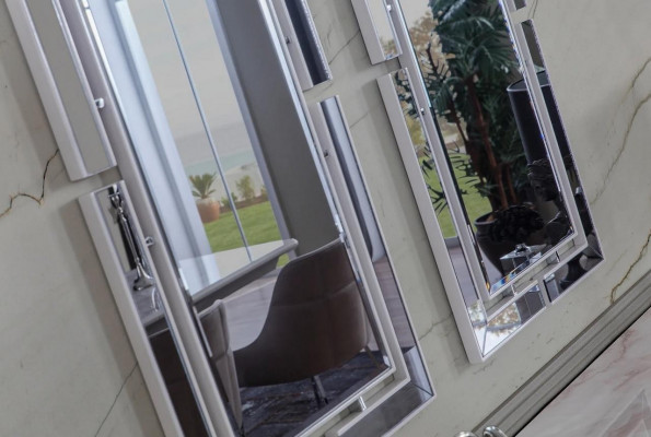 Neuheit Esszimmer Set Besteht aus 3tlg. Modern Anrichte und 2x Spiegel