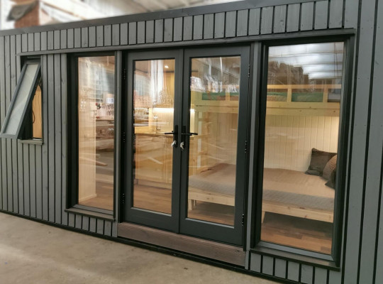 Campinghaus Gartenhaus Häuschen Holzhaus Ferienhaus Luxus 490cm Camping