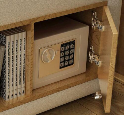 Luxus Funktions Bett mit Tresor Laptop Ablage Doppel Ehe Betten xxl Hotel Leder