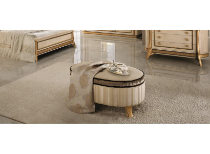 Design Polster Hocker Fußhocker Ottomane Sitz Chaise Gepolstert Pufa Sitzbänke
