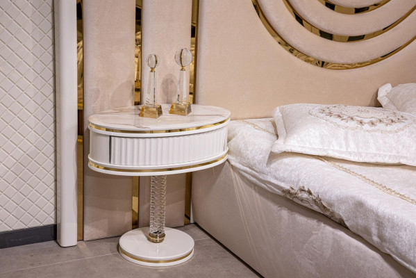 Schlafzimmer Set Luxus Bett 2x Nachttisch Kleiderschrank Kommode mit Spegel 5tlg