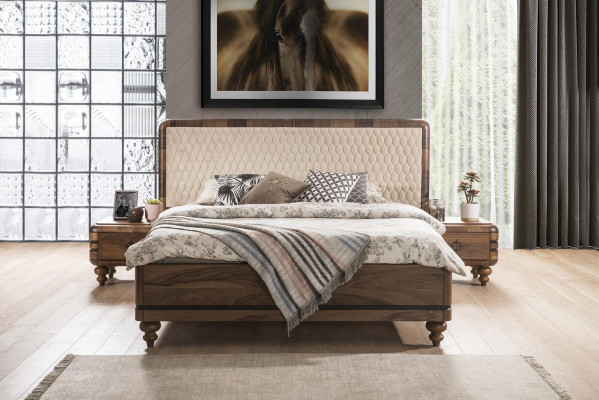 Klassisches Schlafzimmer Set Luxus Braunes Bett Nachttische Schminktisch