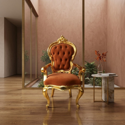 Eleganter Barockstuhl in original orangefarbenem Farbton mit glänzenden goldfarbenen Stützen 