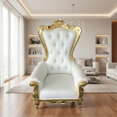 Eleganter weißer Sessel mit einer dynamischen Silhouette und prächtigen Dekorelementen in Form von Blumenmustern