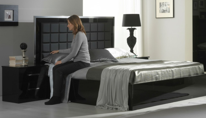 Schlafzimmer Möbel 3tlg. Set Hotel Bett + 2 Nachttische Hochglanz Betten Italien