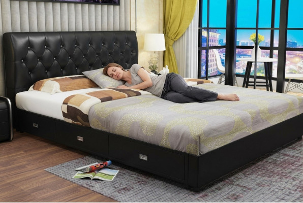 Chesterfield Designer Bett Schlafzimmer Textil Leder Polster Italienische