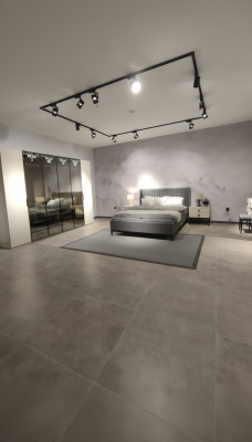 Designer Schlafzimmer Set Bett 2x Nachttische Kleiderschrank Neu und Luxuriös