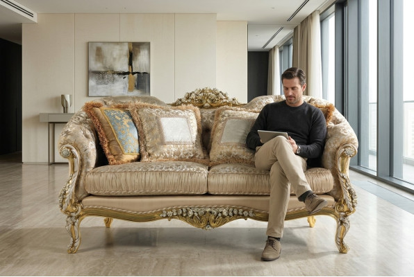 Klassischer Beiger Chesterfield Zweisitzer Polster 2-Sitzer Holzgestell