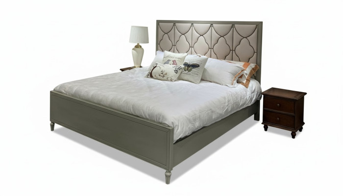 Premium-Doppelbett im klassischen Design mit beiger Lederausstattung 