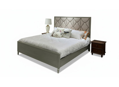 Premium-Doppelbett im klassischen Design mit beiger Lederausstattung 