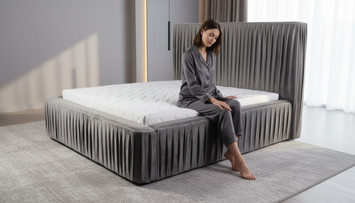 Graue Doppelschlafzimmer Holzmöbel Design elegant Stoff klassische Möbel neu-