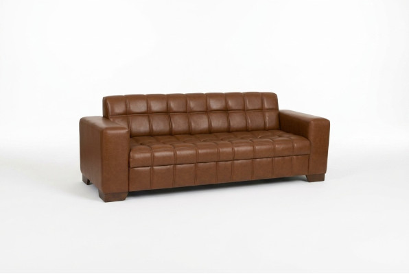 Brauner Dreisitzer Luxus Sofa Büromöbel Büroarrangement Bürodesign