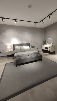 Luxuriöse Bett mit Bank Exklusives Design und Hochwertige Verarbeitung