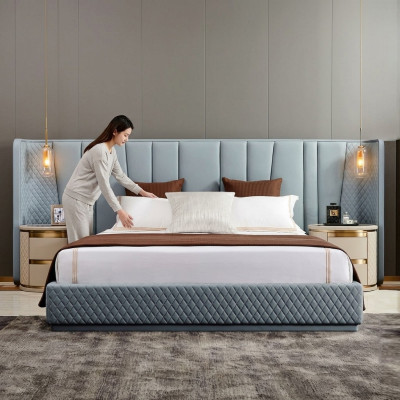 Großes Schlafzimmer Doppelbett Designer Betten Holzgestell Polsterbett