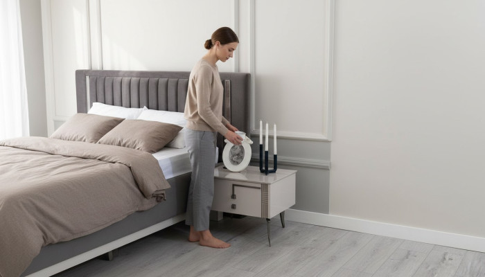 Beiger Nachttisch Schlafzimmer Holzmöbel Holzkonsole Luxus Nachttische