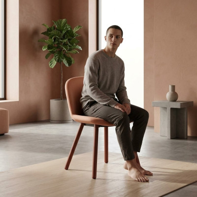 Hell Oranger Polsterstuhl mit Holzfüßen Designer Stühle Esszimmer Möbel