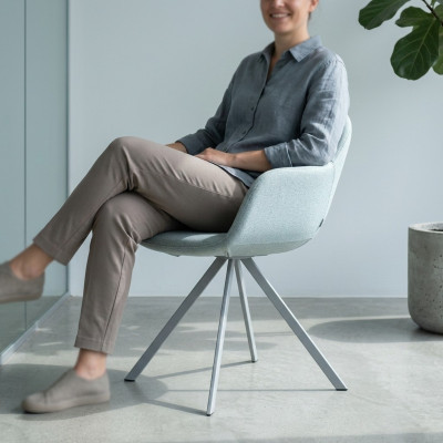 Grauer Polsterstuhl Luxus Textil Sessel Esszimmer Möbel Stiler Einsitzer