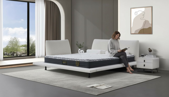 Moderne Boxspring-Bett Comfort Design mit weißem minimalistischen Kopfteil