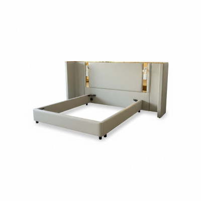 Luxuriöses Design-Bett in Beige mit LED-Beleuchtung, goldenem Rahmen und modernem Kopfteil