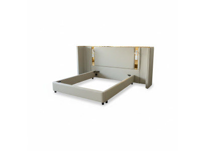 Luxuriöses Design-Bett in Beige mit LED-Beleuchtung, goldenem Rahmen und modernem Kopfteil