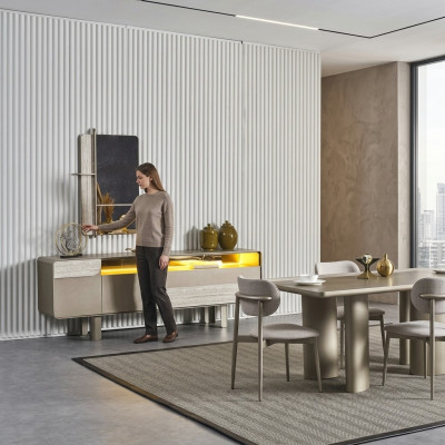 Elegante Beigefarbene Holzkonsole mit Spiegel in Stilvollem Design