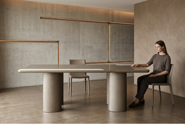 Eleganter Beigefarbener Esstisch aus Holz in Modernem Design