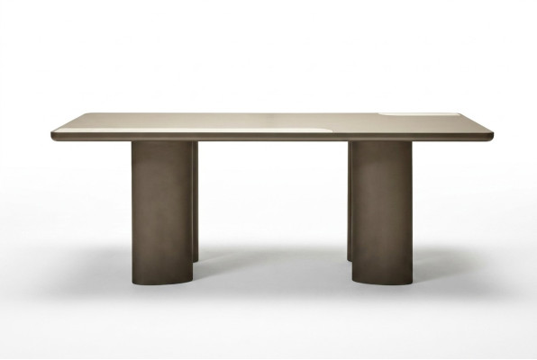 Eleganter Beigefarbener Esstisch aus Holz in Modernem Design