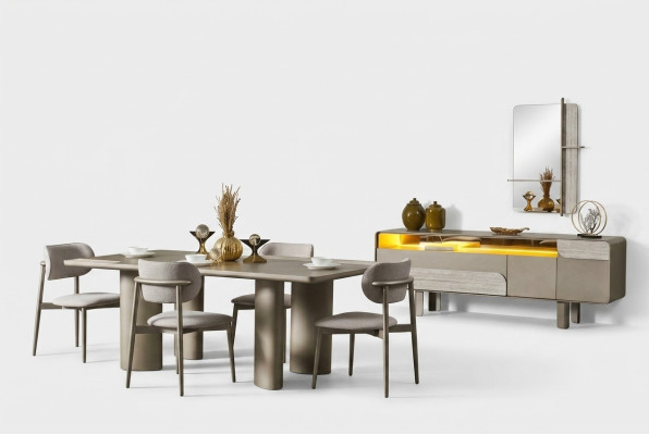 Elegantes Esstisch-Set aus Holz in Beige mit Stühlen und Konsole