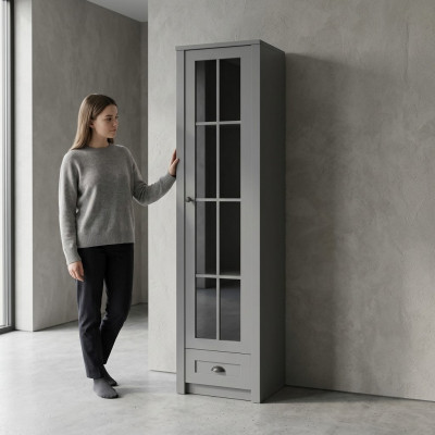 Moderní a elegantní šedá dřevěná vitrína